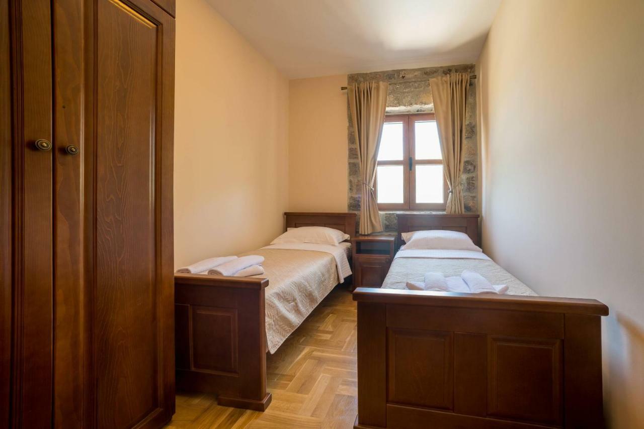 Old Castle Villa *